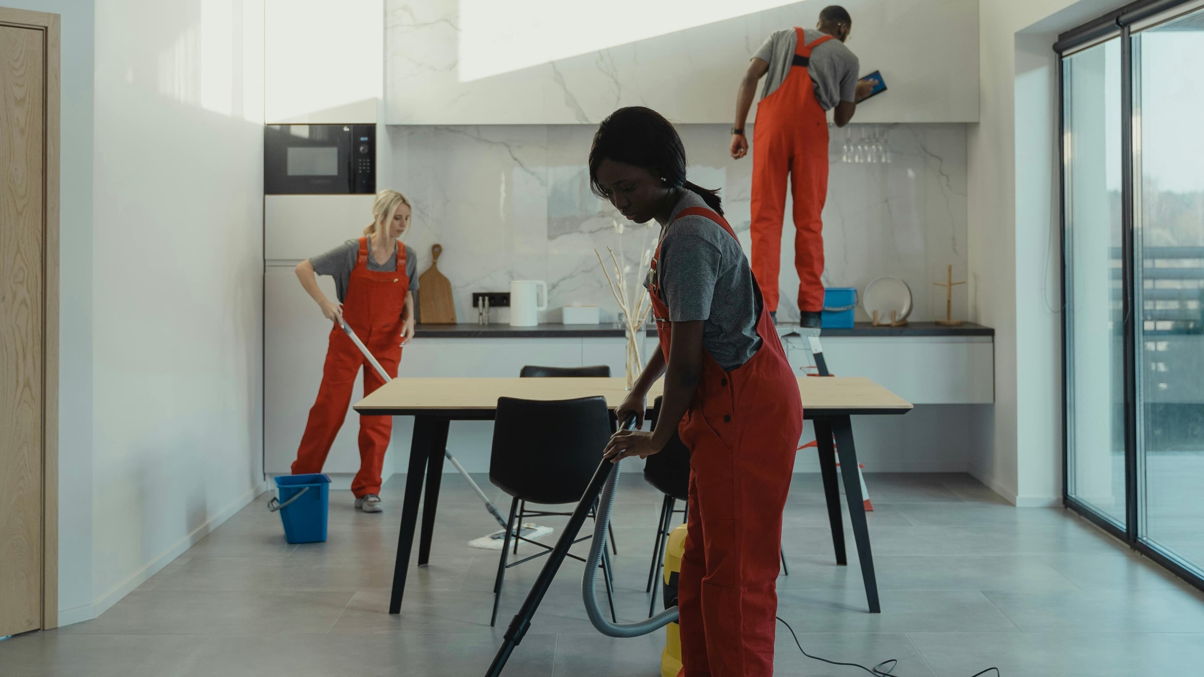 Deep Cleaning Secrets: Professional Tips for a Spotless, Healthy Home