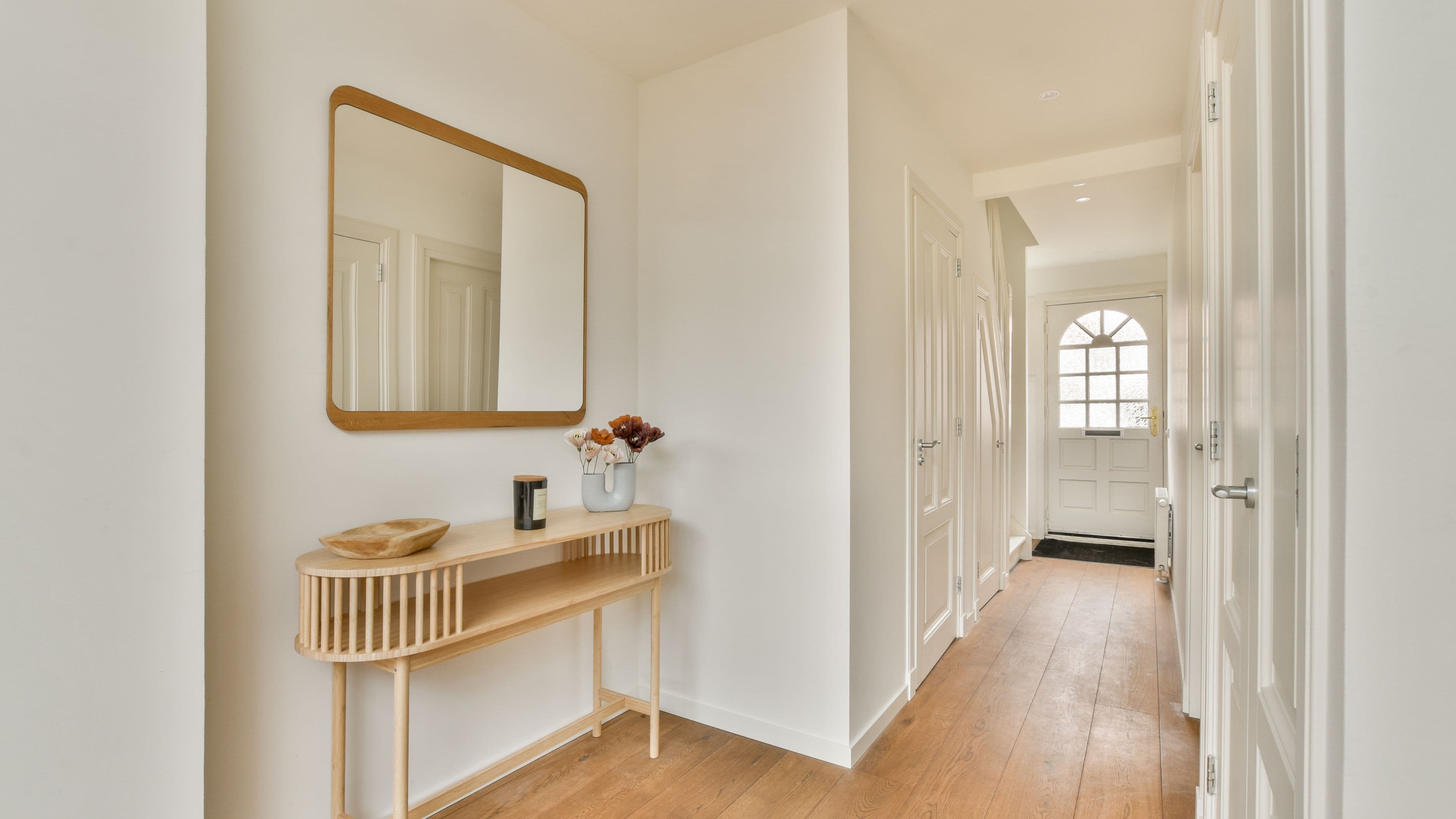 How to Style a Hallway That Gets Noticed for the Right Reasons