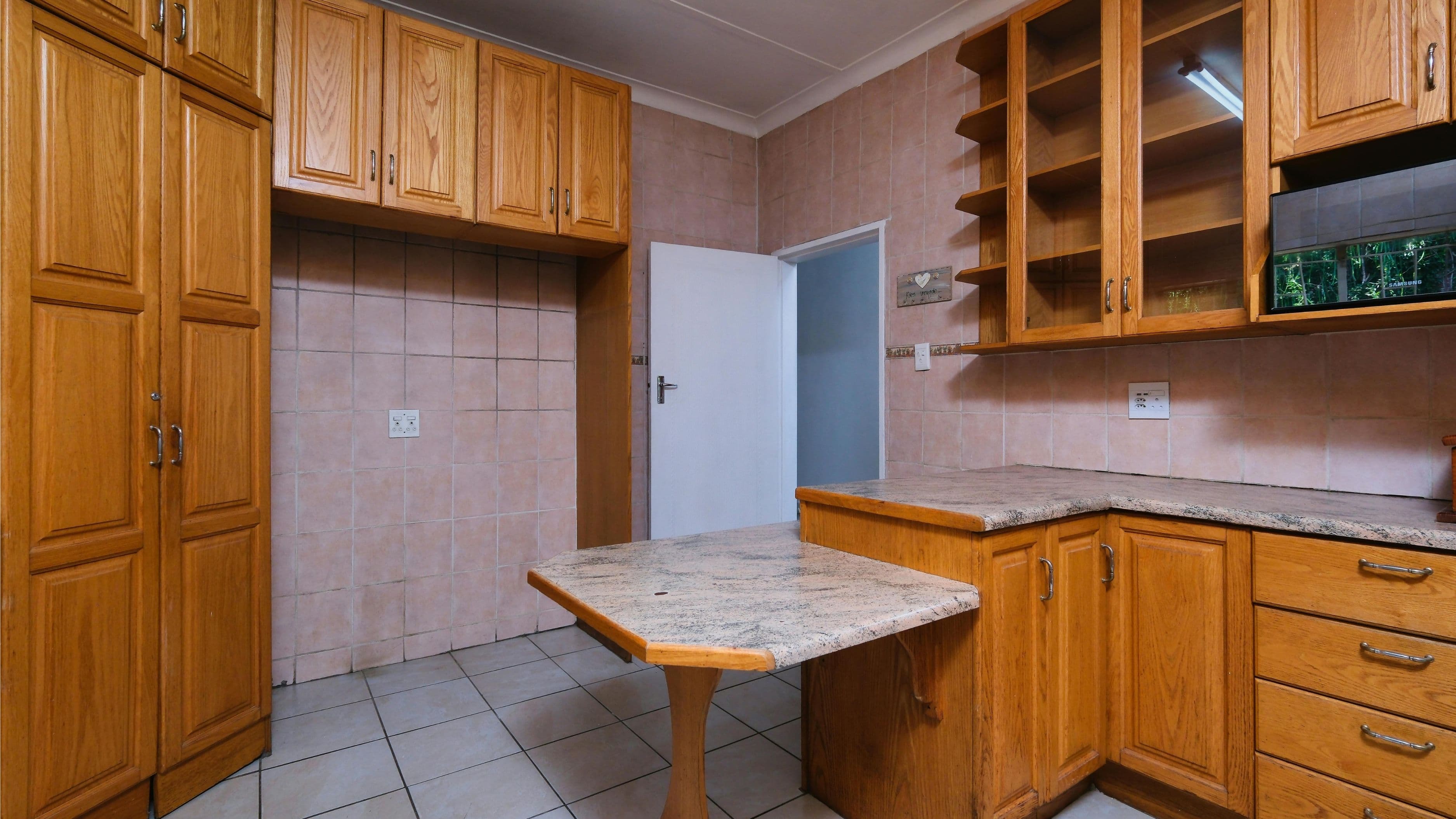 Open Shelving Vs. Upper Cabinets: the Kitchen Debate Settled