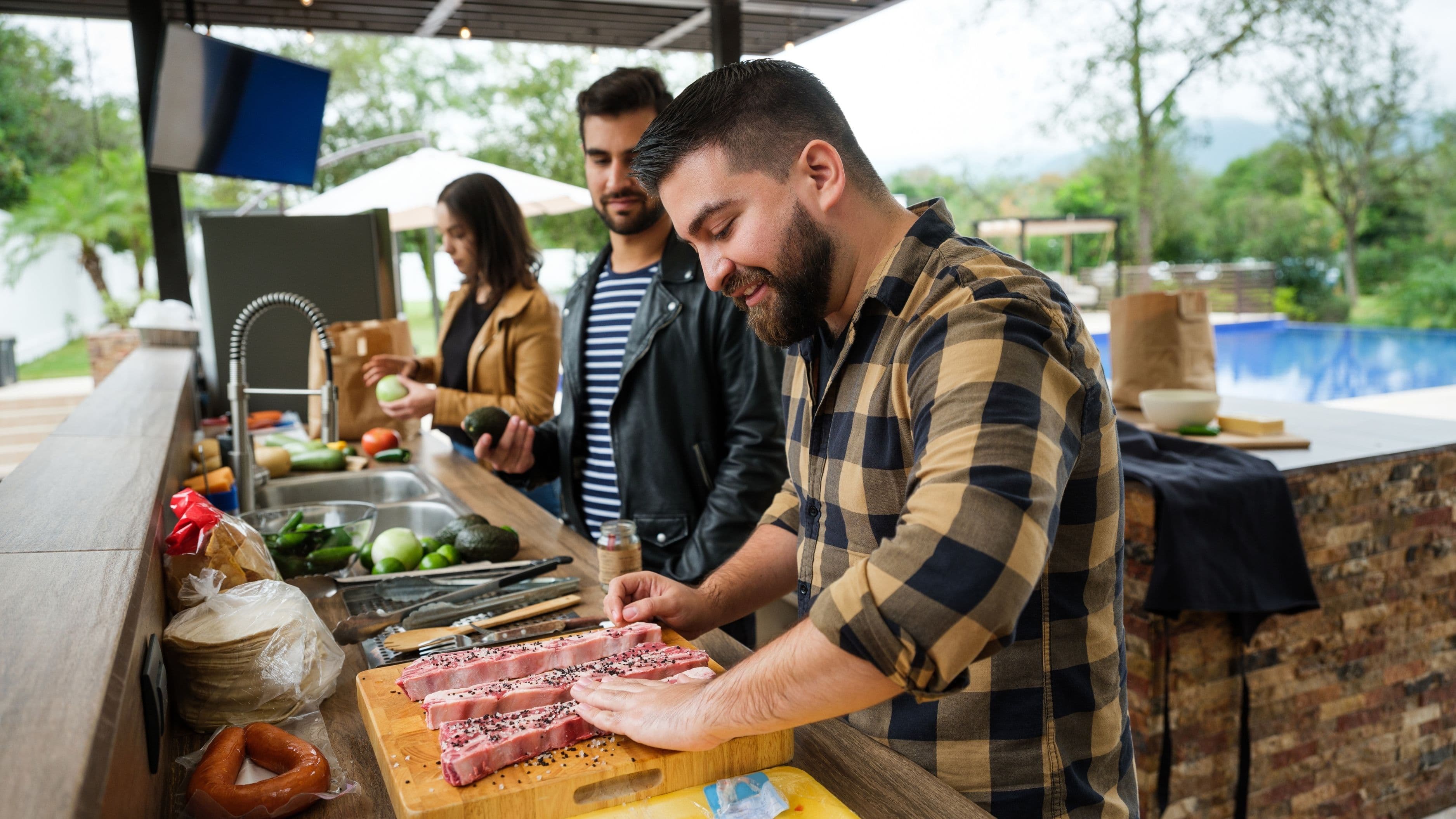 How to Plan an Outdoor Kitchen on a Real Budget