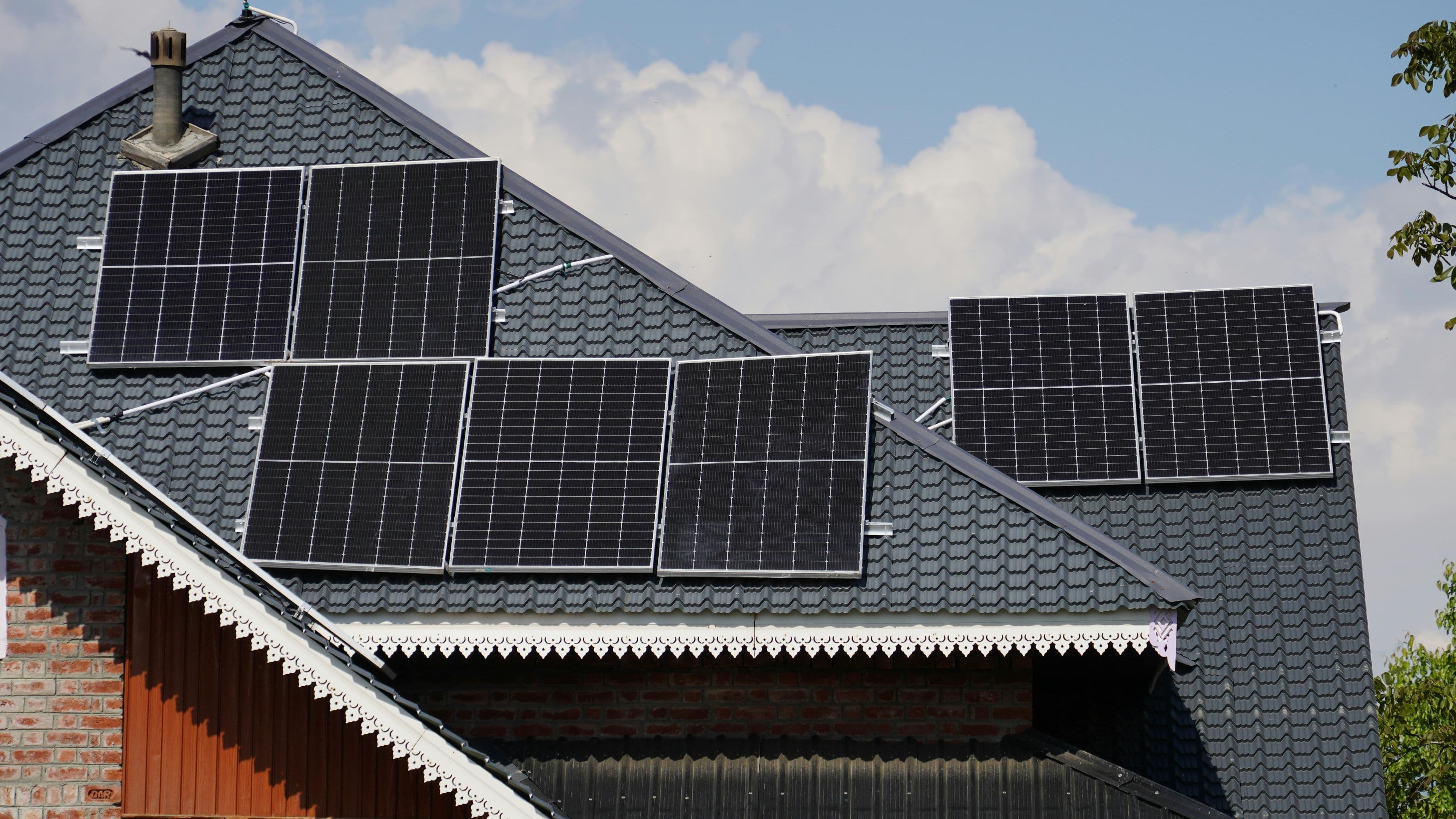 How to Retrofit a Roof for Better Energy Performance Without Full Replacement