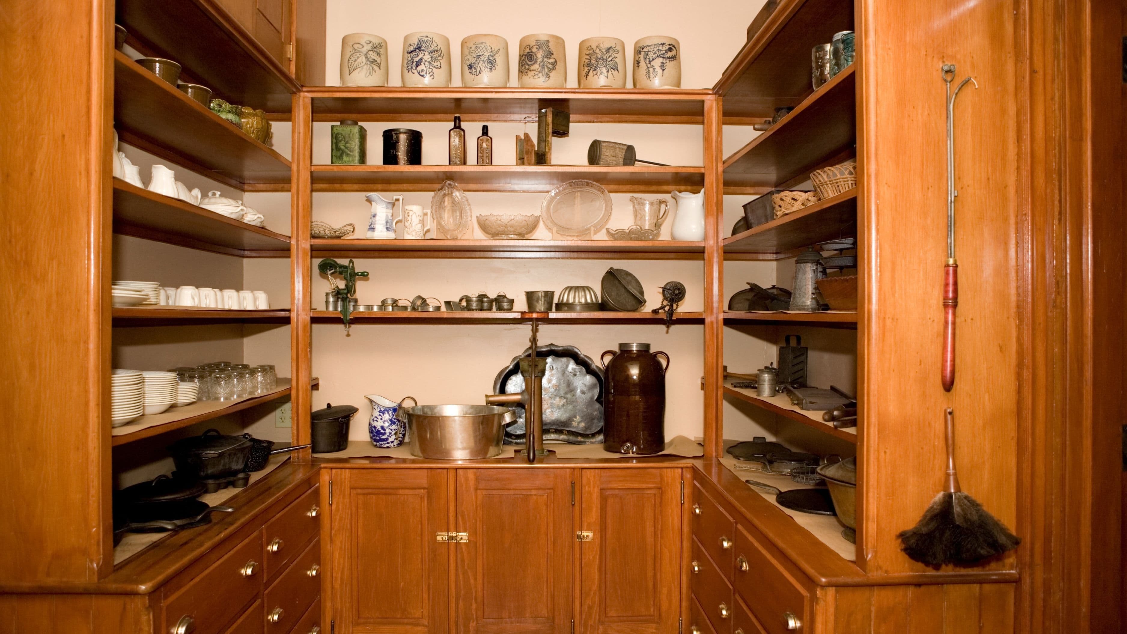 Walk-In Pantry Vs. Cabinet Storage: Which Layout Wins?